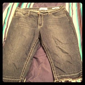 Stonewashed Denim Capris